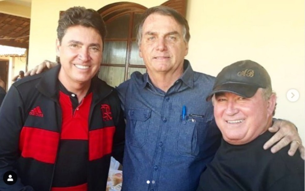 Ex Senador Posta Foto Abracado Com Bolsonaro Durante Visita A Fazenda De Amado Batista Em Goias Goias G1 14 years ago14 years ago. fazenda de amado batista