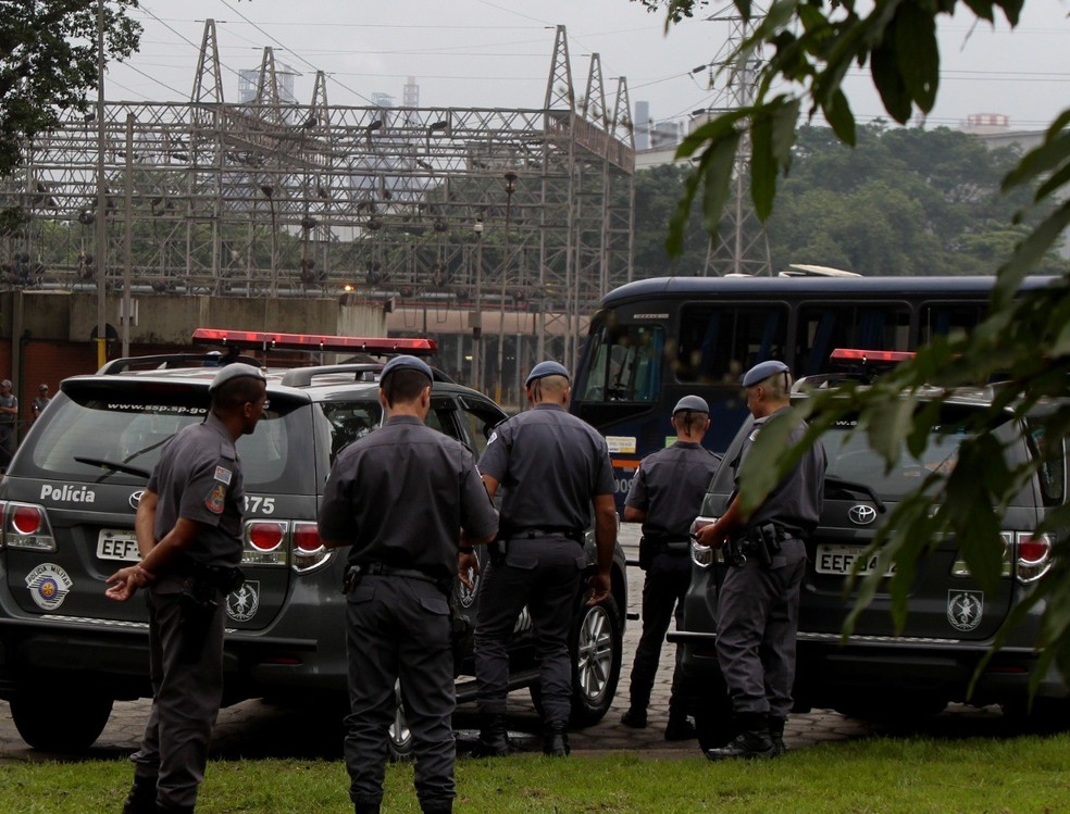 PMs fazem papel de guardas civis em Cubatão enquanto não há concurso — Foto: Carlos Nogueira/Jornal A Tribuna
