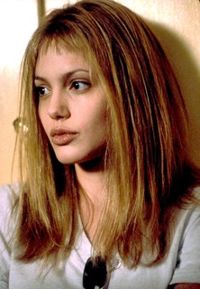 Em 1999 com cabelos claros para o filme 'Garota Interrompida'