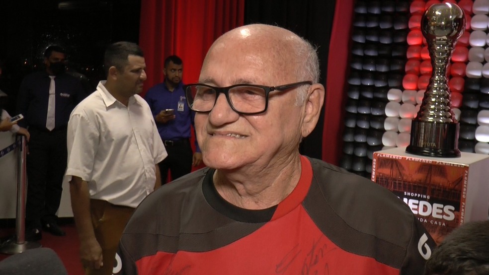 Paulo Daltro viajou mais de 300km para ver as ta�as � Foto: Reprodu��o / TV Sol