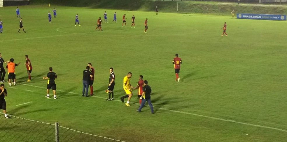 Renatinho Carioca fez o gol da vitória por 1 a 0 no tempo normal (Foto: Augusto Gomes/GloboEsporte.com)