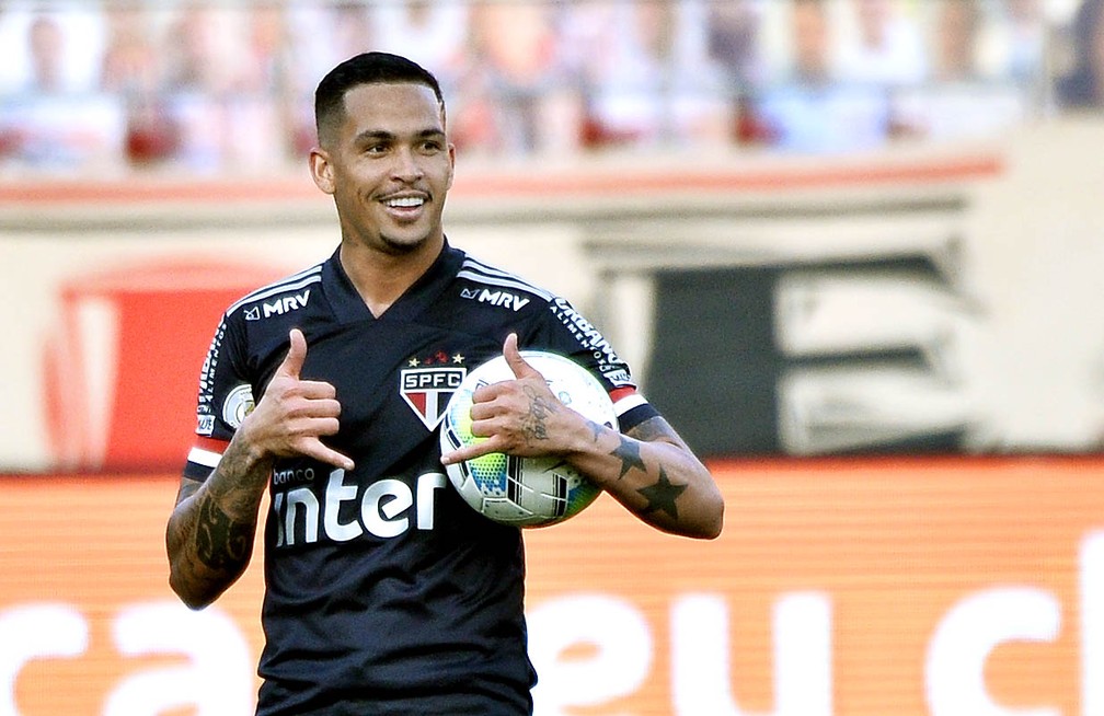 Luciano comemora gol do São Paulo contra o Fluminense — Foto: Marcos Ribolli