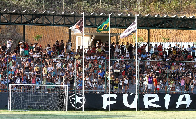 Torcida Treino Botafogo (Foto: Vitor Silva / SSpress)