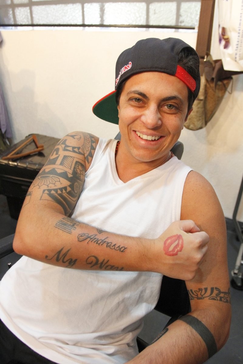 Thammy faz tatuagem para a namorada (Foto: Paduardo / AgNews)