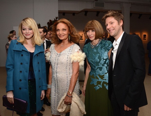 Emma Stone, Diane Von Furstenberg, Anna Wintour e Christopher Bailey, no CFDA/Vogue Fashion Fund Awards de 2012 (Foto: Getty Images)
