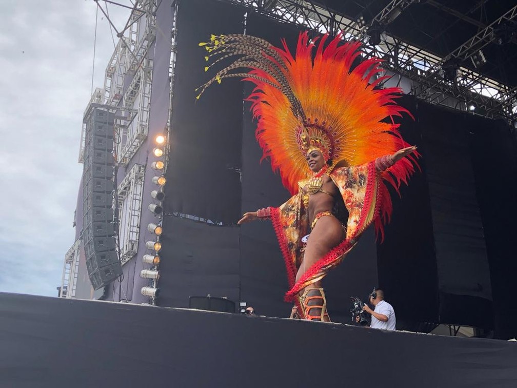 Deisiane Jesus é uma das finalistas no concurso que vai eleger a Rainha do carnaval do Rio — Foto: Carlos Brito / G1
