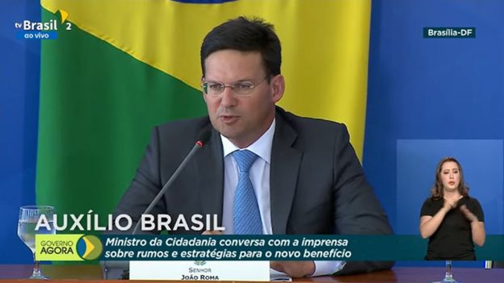 O ministro da Cidadania, João Roma, durante declaração à imprensa sobre o novo Auxílio Brasil — Foto: REPRODUÇÃO/YOUTUBE