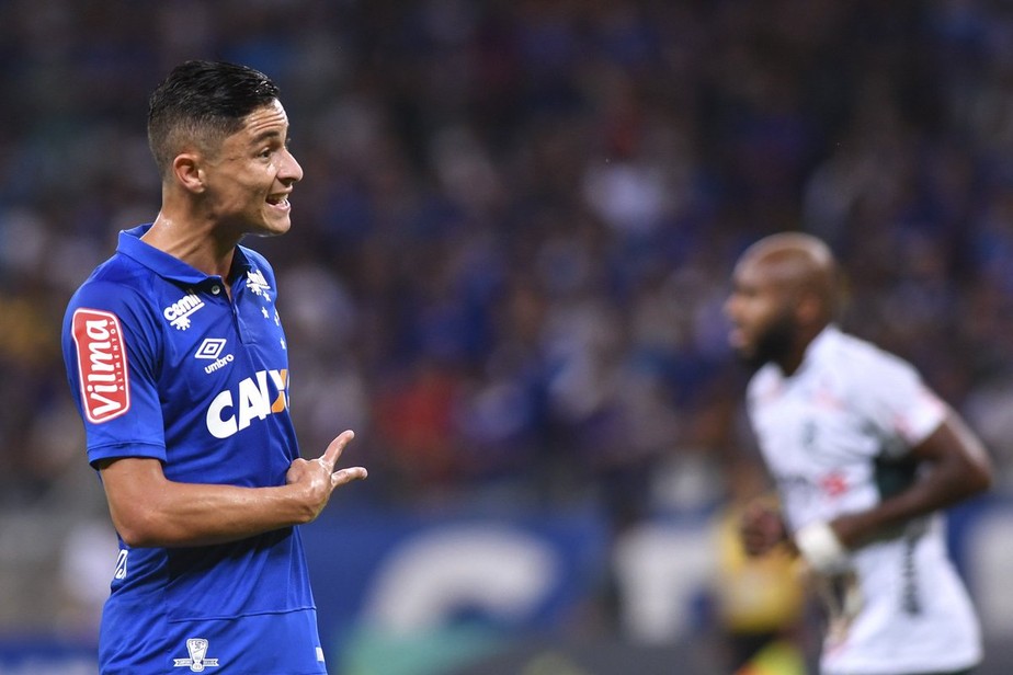 Com problemas de caixa, Cruzeiro acerta venda de Diogo Barbosa para o Palmeiras 