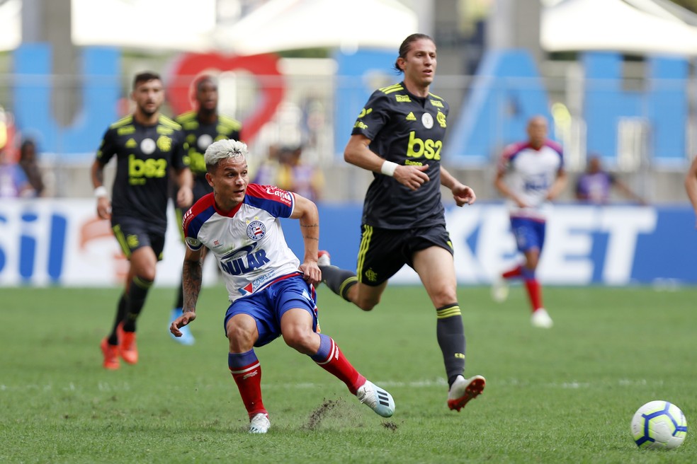 Artur em a&ccedil;&atilde;o contra o Flamengo na Arena Fonte Nova: jogador do Bahia deve voltar &agrave; lista de Jardine &mdash; Foto: Felipe Oliveira/Divulga&ccedil;&atilde;o/EC Bahia
