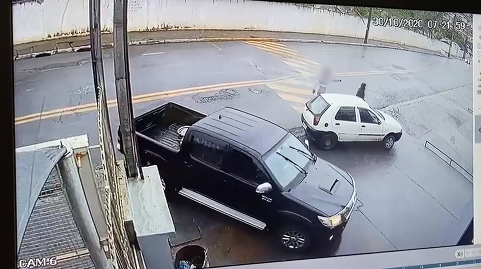 Homem é preso após agredir esposa em Piedade — Foto: Circuito de Segurança/Divulgação