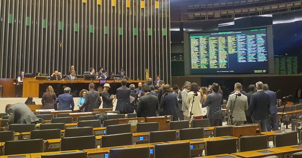 Parlamentares no plenário do Congresso para votar o Orçamento de 2023 — Foto: Alexandro Martello/g1