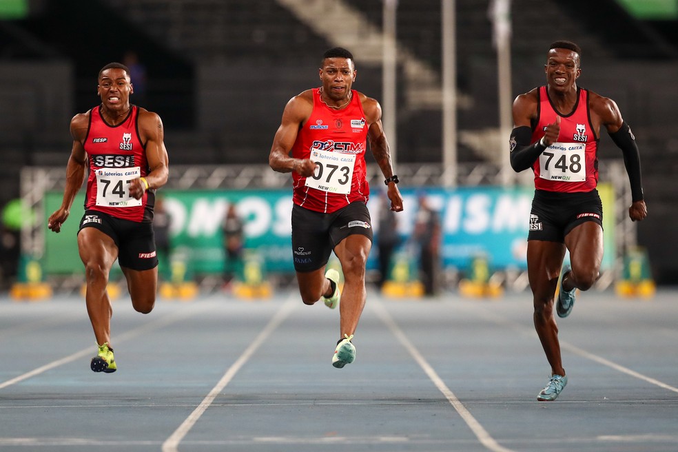 Erik Felipe (bronze), Rodrigo Nascimento (prata) e Felipe Bardi (ouro) na final dos 100m do Troféu Brasil  — Foto: Wagner Carmo/CBAT