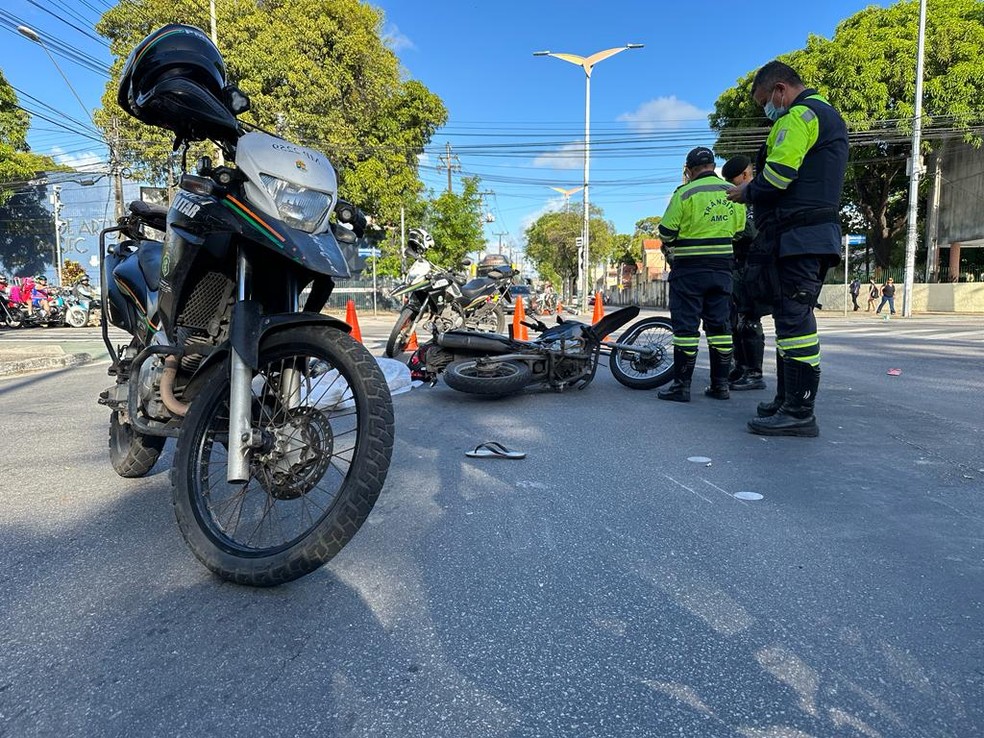 Criminoso cai de moto durante fuga, bate a cabeça e morre — Foto: Leábem Monteiro/SVM
