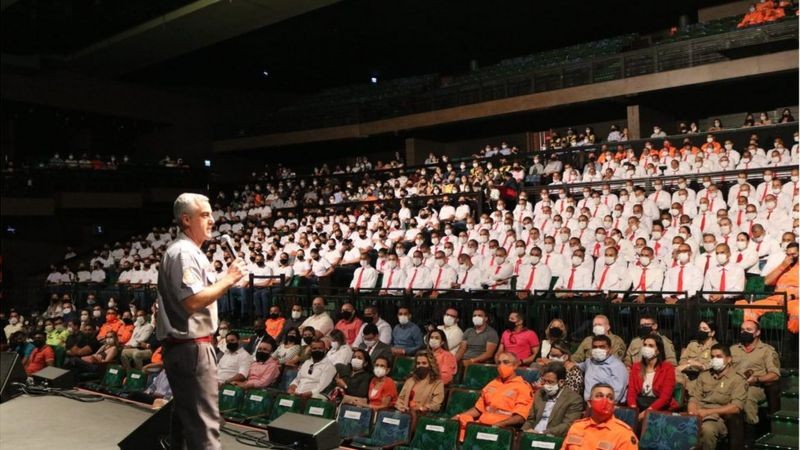 Major Munhoz passou a palestrar sobre o tema para grandes audiências (Foto: Divulgação)