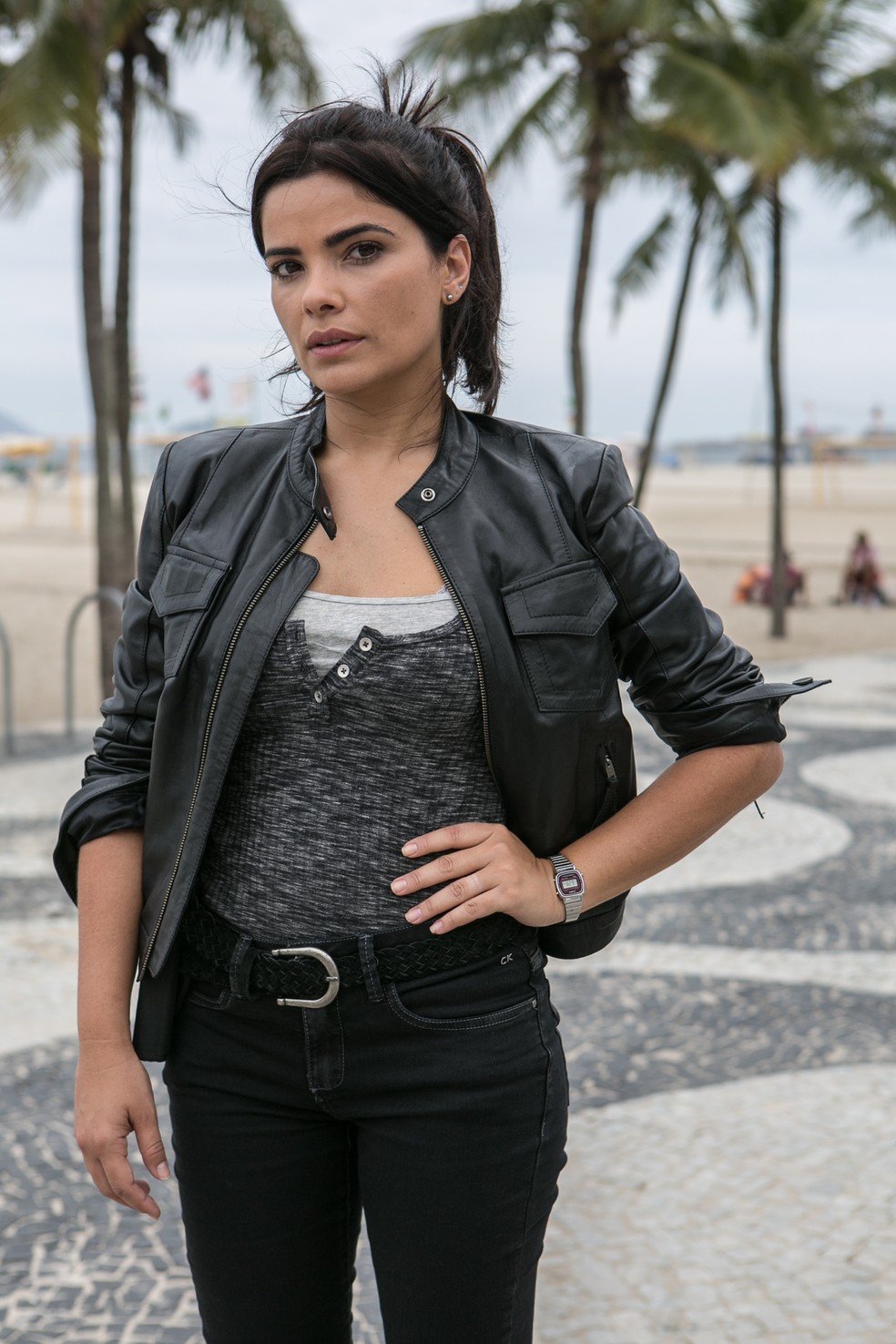Vanessa Giácomo como a policial Antônia - 'Pega Pega' — Foto: Fábio Rocha/Gshow