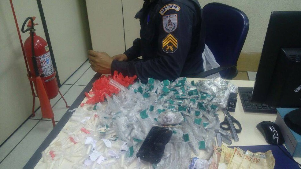 Apreensão de drogas em Macaé (Foto: Divulgação/PM)