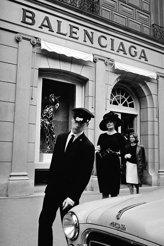 PARIS, FRANCE - SEPTEMBER 19: Swedish Actress Anita Ekberg Leaving the Balenciaga Shop in Paris, France, on September 19, 1962 . (Photo by REPORTERS ASSOCIES/Gamma-Rapho via Getty Images) (Foto: Gamma-Rapho via Getty Images)