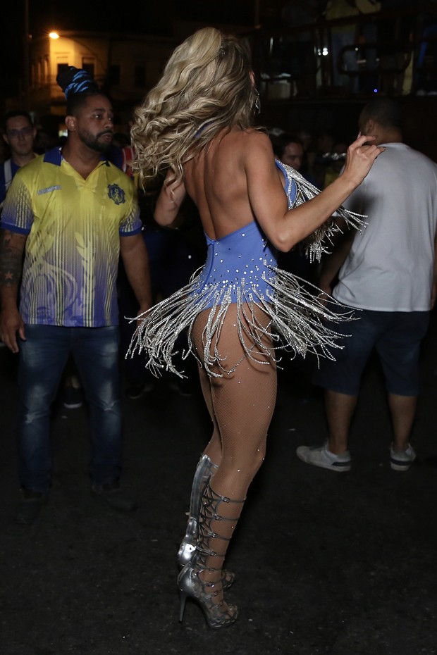 Lívia Andrade em ensaio de Carnaval (Foto: Roberto Filho/Brazil News)
