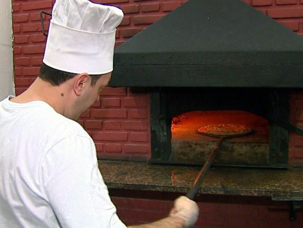 SineBahia tem vaga para pizzaiolo em Salvador (Foto: Reprodução / EPTV)