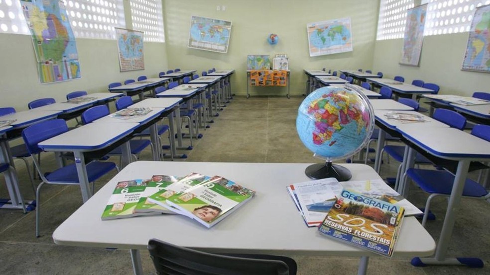 Escolas da rede pública estadual retomaram as aulas referentes ao ano letivo de 2021 de forma híbrida. — Foto: José Leomar