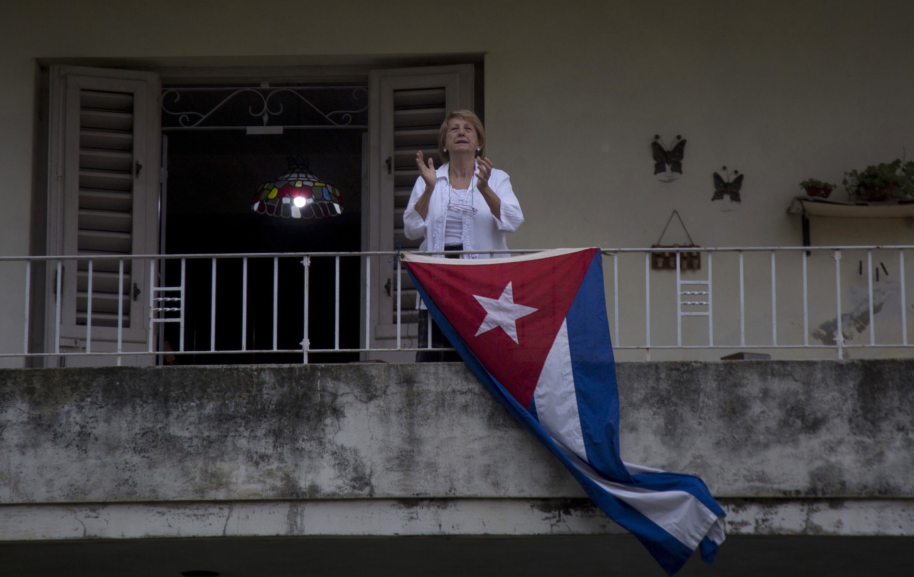 Cuba afrouxa política econômica e amplia o trabalho privado thumbnail