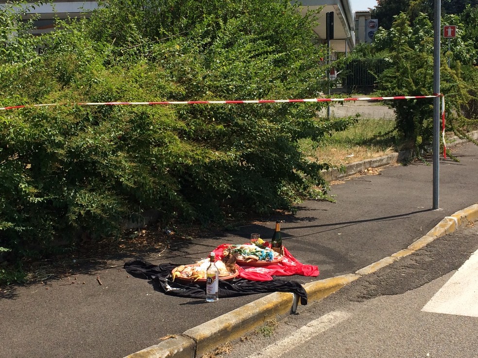 Restos da oferenda encontrados em Milão (Foto: Il Notiziario.net/Simone )