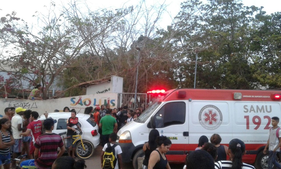 Samu atende alunos feridos em desabamento em Sâo Luís (Foto: Divulgação)