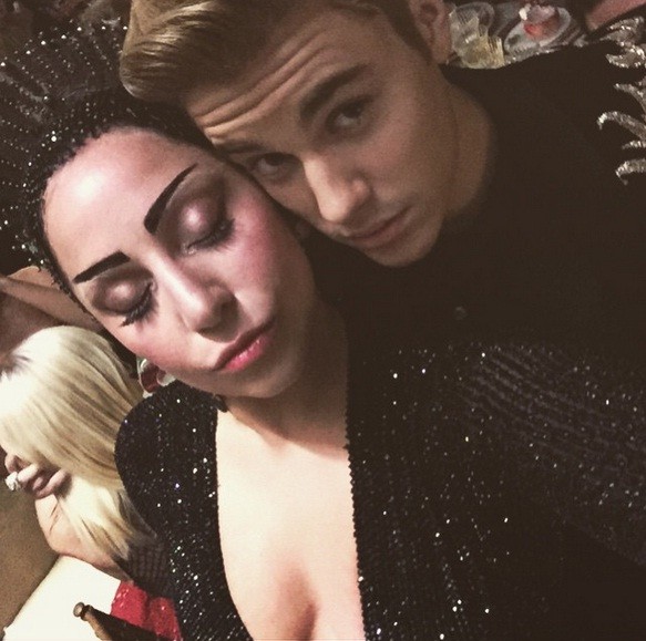 Lady Gaga e Justin Bieber também não respeitaram a proibição de selfies no MET 2015 (Foto: Reprodução/ Instagram)
