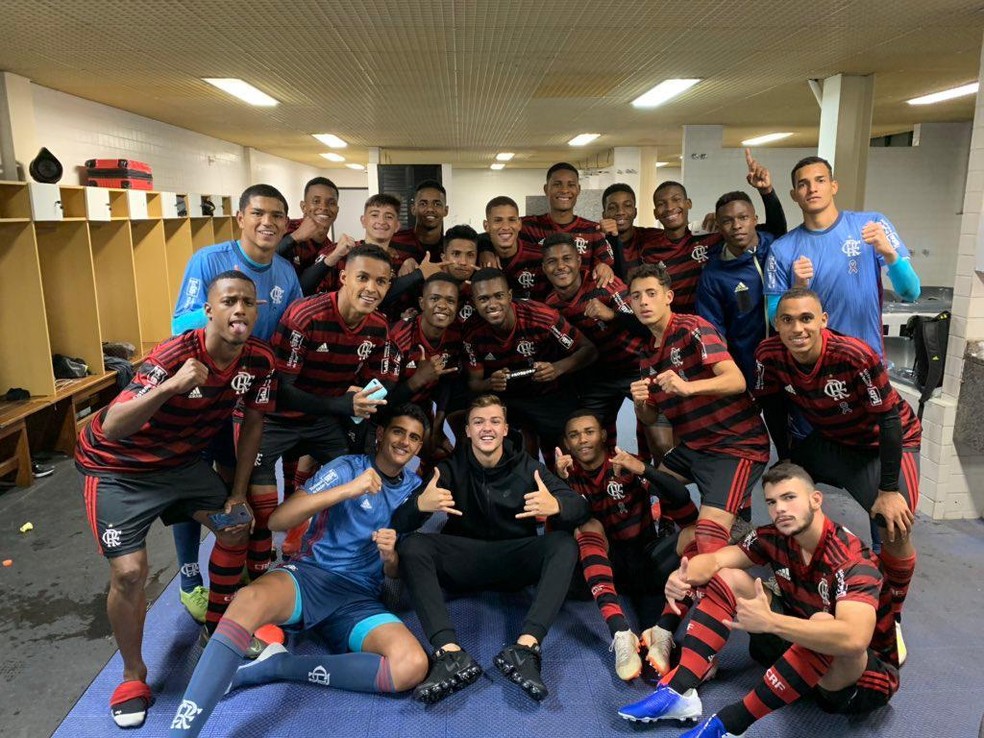 Rubro-negros sub-17 comemoram a classificação para a final do Campeonato Brasileiro da categoria — Foto: Reprodução
