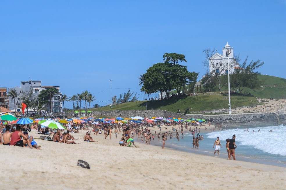 Com o conceito "Praia Limpa", a campanha visa alertar moradores e turistas para o descarte correto do lixo em Saquarema â€” Foto: Arquivo Prefeitura de Saquarema