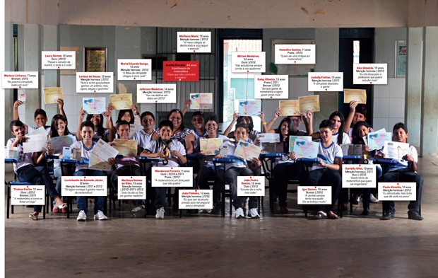 Grupo de alunos da cidade de Paulista, premiados nas olimpíadas de matemática. Clique na imagem para ampliar (Foto: Manoel Marques Neto)