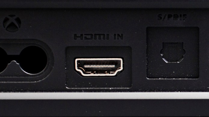 Excesso de força pode danificar entrada HDMI (Foto: Divulgação/Microsoft)