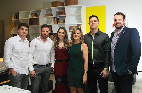 Leonardo Ramos, Henrique Steyer, Juçara Ramos, Claudia Carneiro, Artur de Andrade, redator-chefe da Casa Vogue, e Mateus Corradi