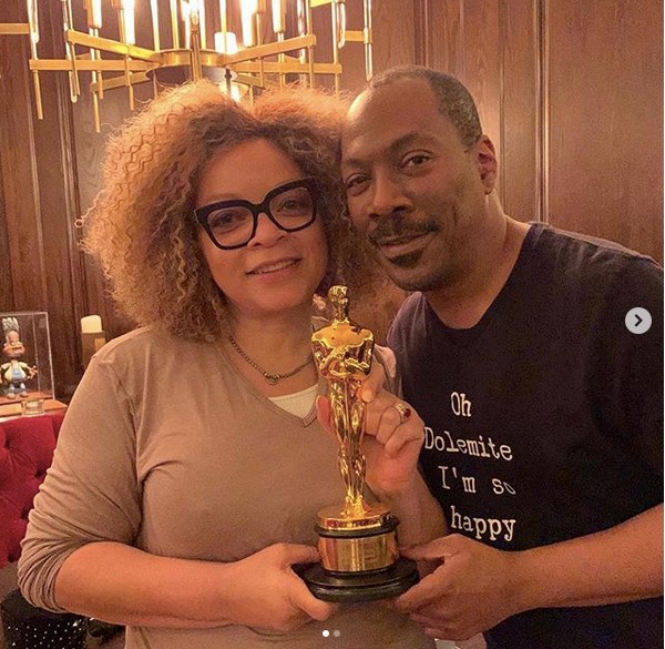 Eddie Murphy e a figurinista vencedora do Oscar que trabalhará em Um Príncipe em Nova York (Foto: Reprodução/Instagram)