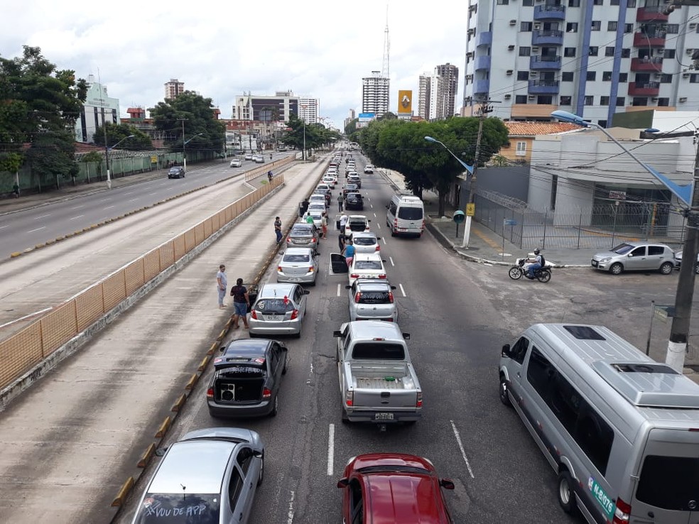 Motoristas de aplicativo percorrem ruas da capital em protesto contra decreto da Prefeitura de BelÃ©m. â Foto: Denise Soares / TV Liberal