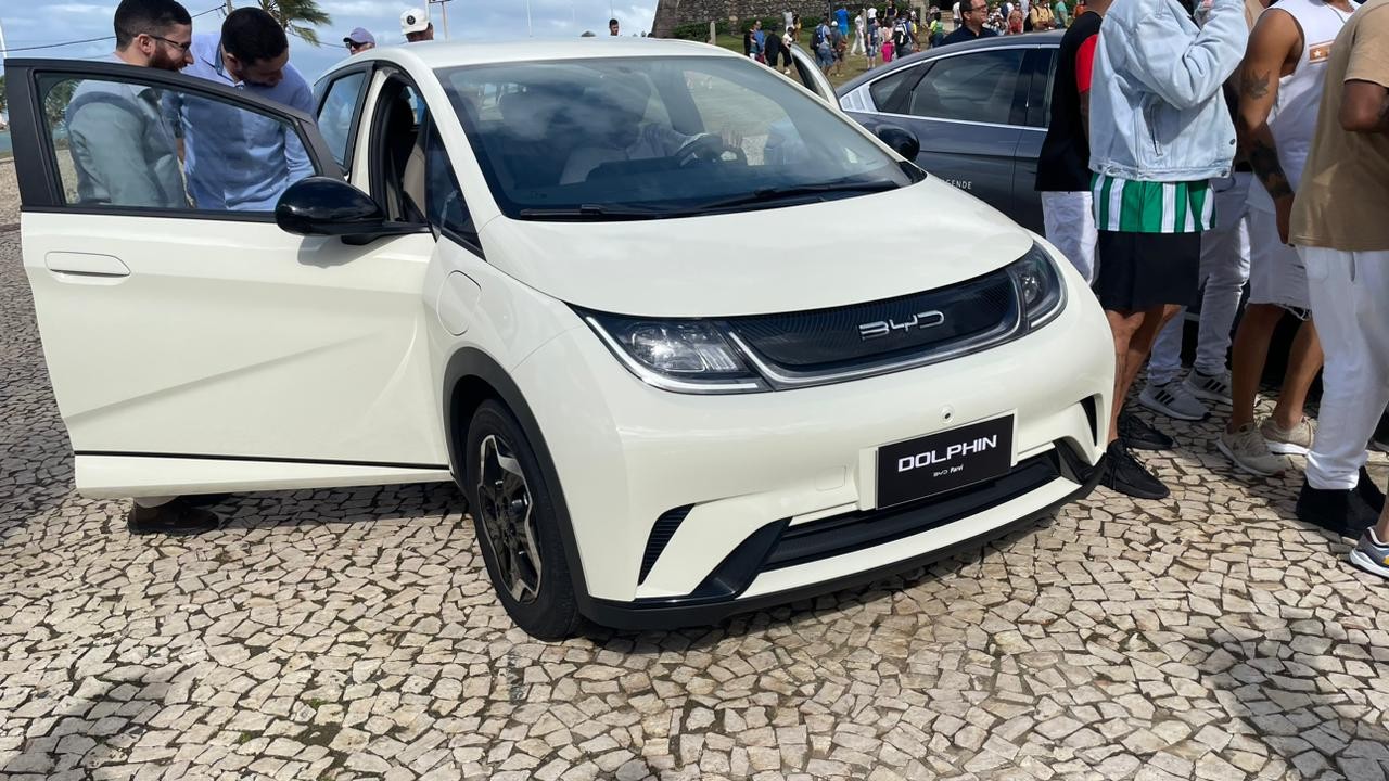 Caros, elÃ©tricos e luxuosos: como sÃ£o os carros da BYD, montadora chinesa que terÃ¡ fÃ¡brica na Bahia 