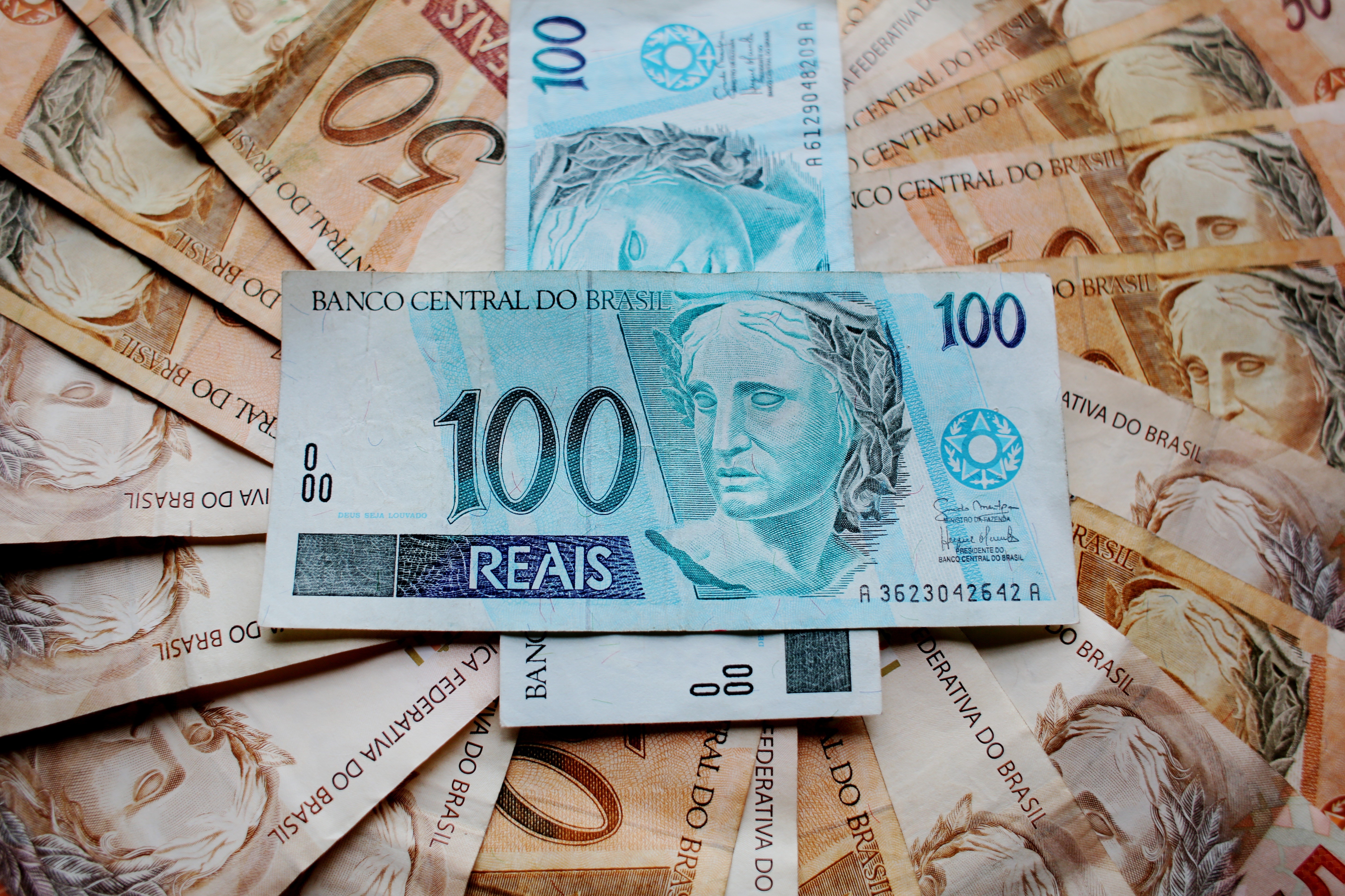 dinheiro reais imposto de renda restituição valor notas (Foto: Pixabay)