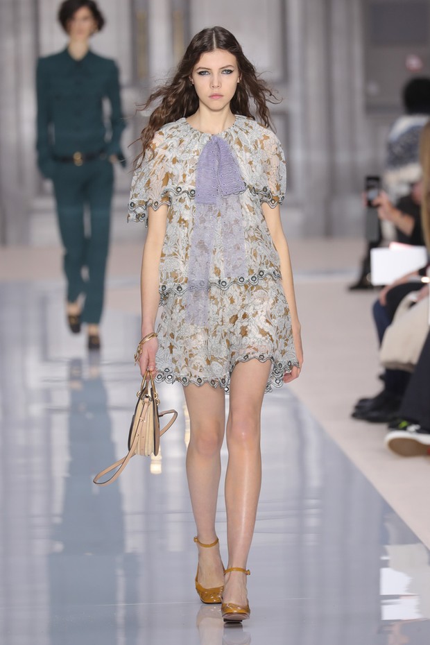 #SuzyPFW: Falling Through The Rabbit Hole With Chloé - Vogue | en