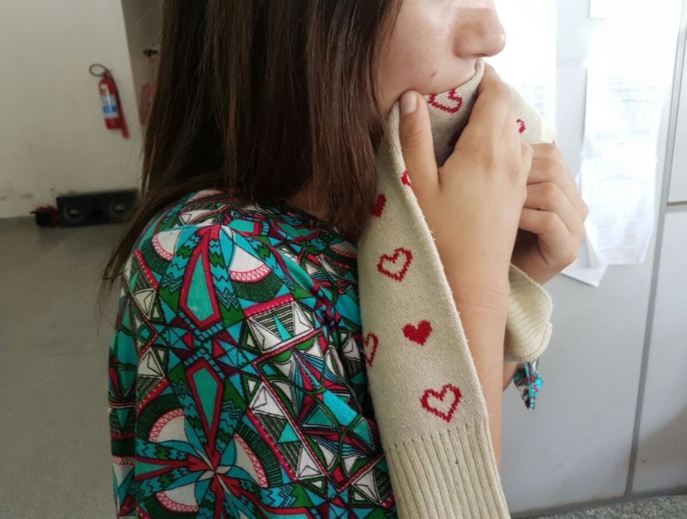 Jovem teve quatro dentes arrancados após ser agredida  (Foto: Anny Barbosa/G1)