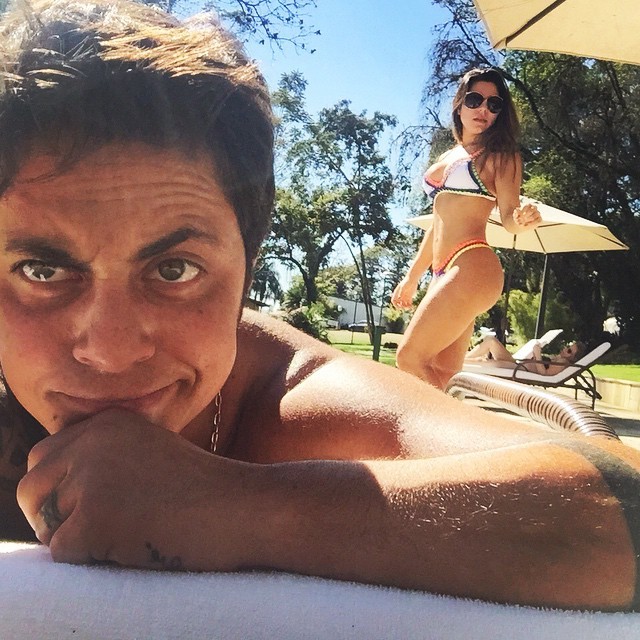 Tammy Miranda posta foto admirando a namorada Andressa Ferreira (Foto: Reprodução Instagram)