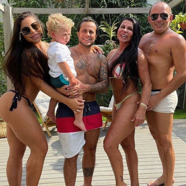 Andressa Miranda, Thammy (com o filho, Bento), Gretchen e Esdras de Souza (Foto: Reprodução/Instagram)