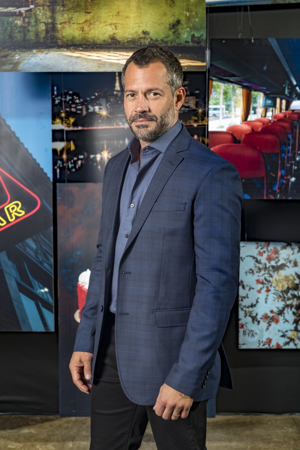 Agno, personagem de Malvino Salvador em 'A Dona do Pedaço', é casado com Lyris (Deborah Evelyn)  — Foto: TV Globo/João Miguel Jr.