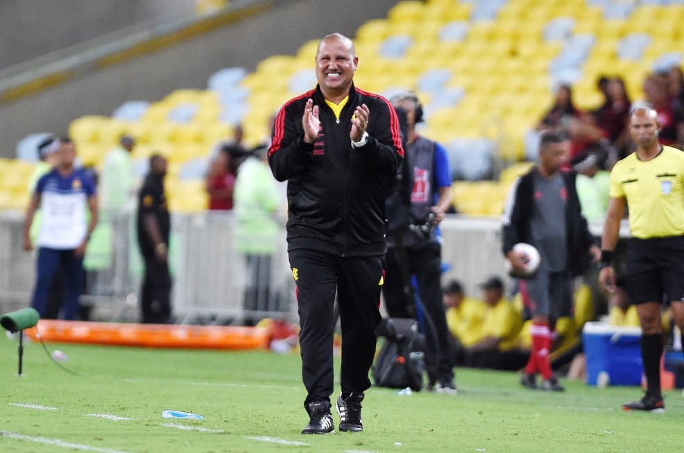 M&aacute;rio Jorge comemora vit&oacute;ria do Flamengo contra o Audax &mdash; Foto: Alexandre Dur&atilde;o