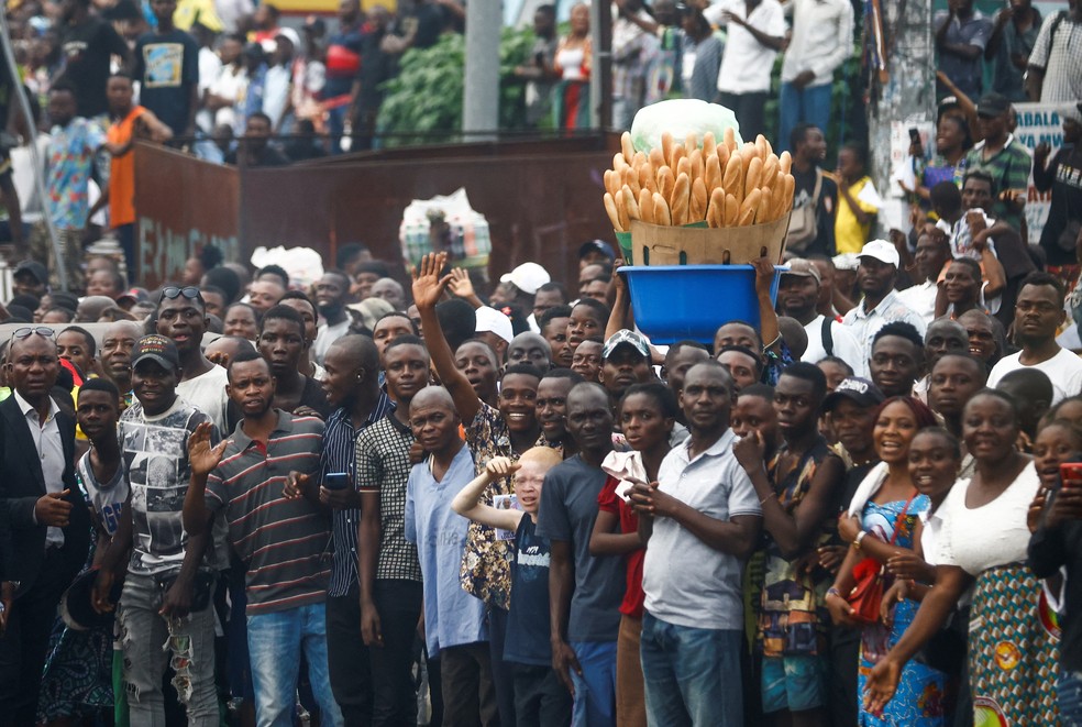 Multidão aguarda o papa na República Democrática do Congo, em 31 de janeiro de 2023 — Foto: Yara Nardi/Reuters