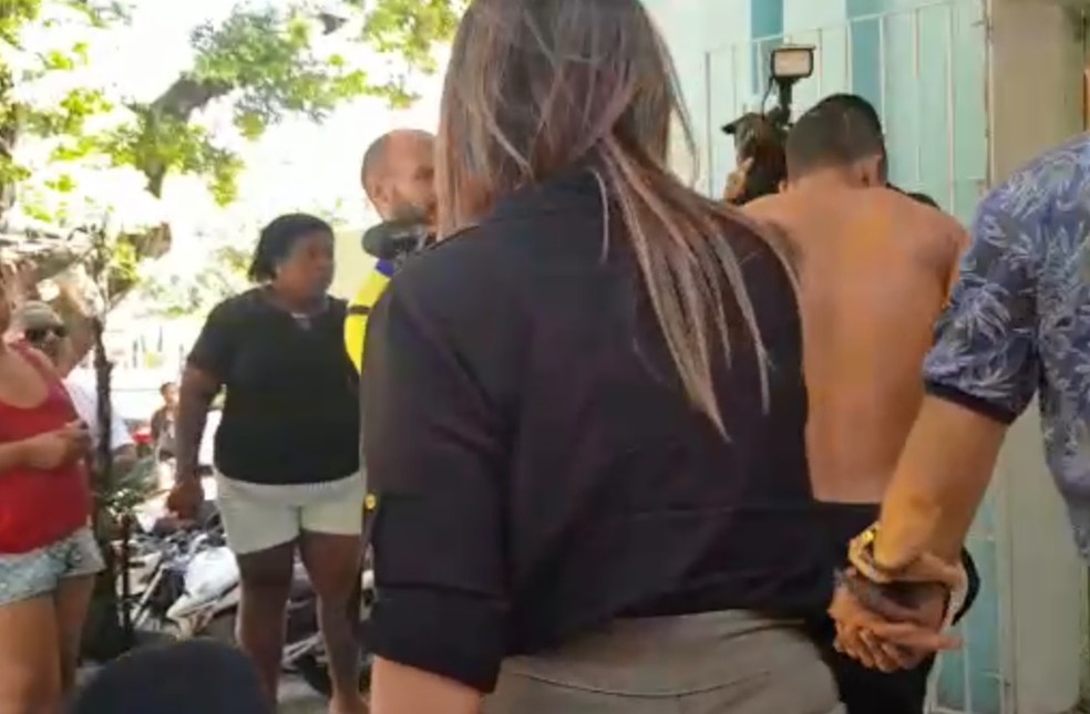 Segundo homem suspeito de participar de agressÃ£o a mulher queimada com soda cÃ¡ustica foi detido Ã s 13h desta sexta (5) â€” Foto: ReproduÃ§Ã£o/TV Globo