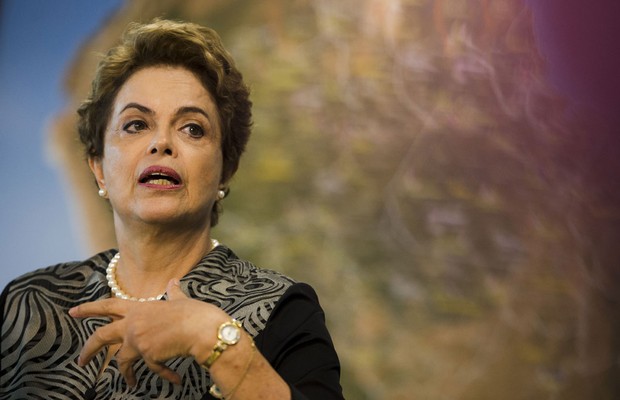 A presidente Dilma Rousseff em entrevista coletiva após anunciar ações de combate ao mosquito Aedes aegypti (Foto: Marcelo Camargo/Agência Brasil)
