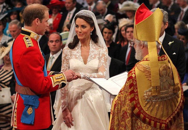 Kate e William oficializam a união na Abadia de Westminster (Foto: Getty Images)
