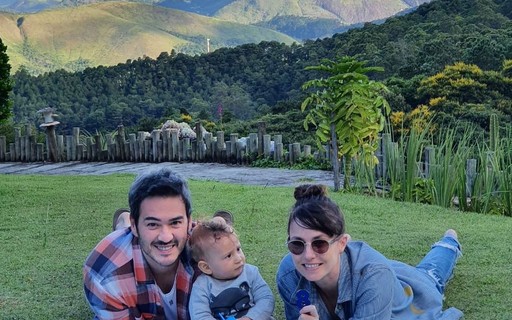 Marcos Veras e Rosanne Mulholland celebram 8 meses de filho