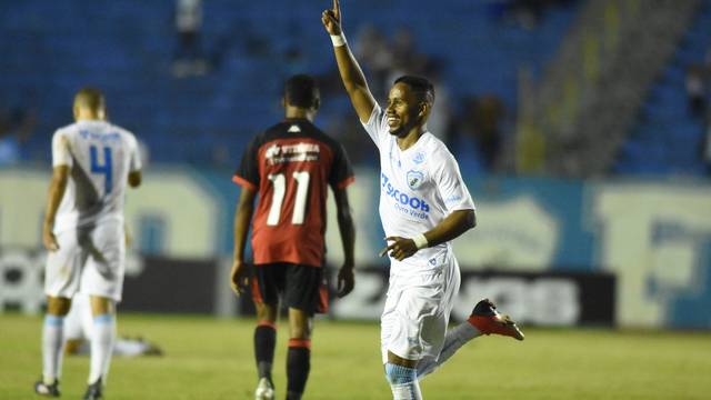 Anderson Oliveira marcou dois gols pelo Londrina na noite desta terÃ§a-feira, contra o VitÃ³ria