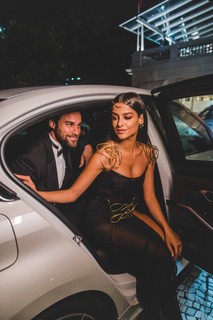 Pablo Morais e Juliana Calderari chegaram ao Copa em um carro BMW  